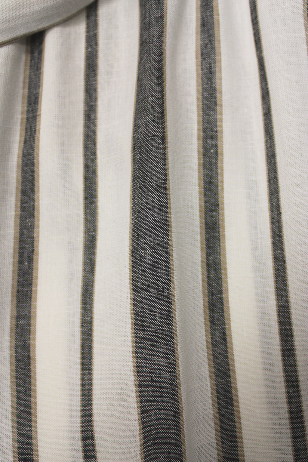 Pantalone a righe irregolari