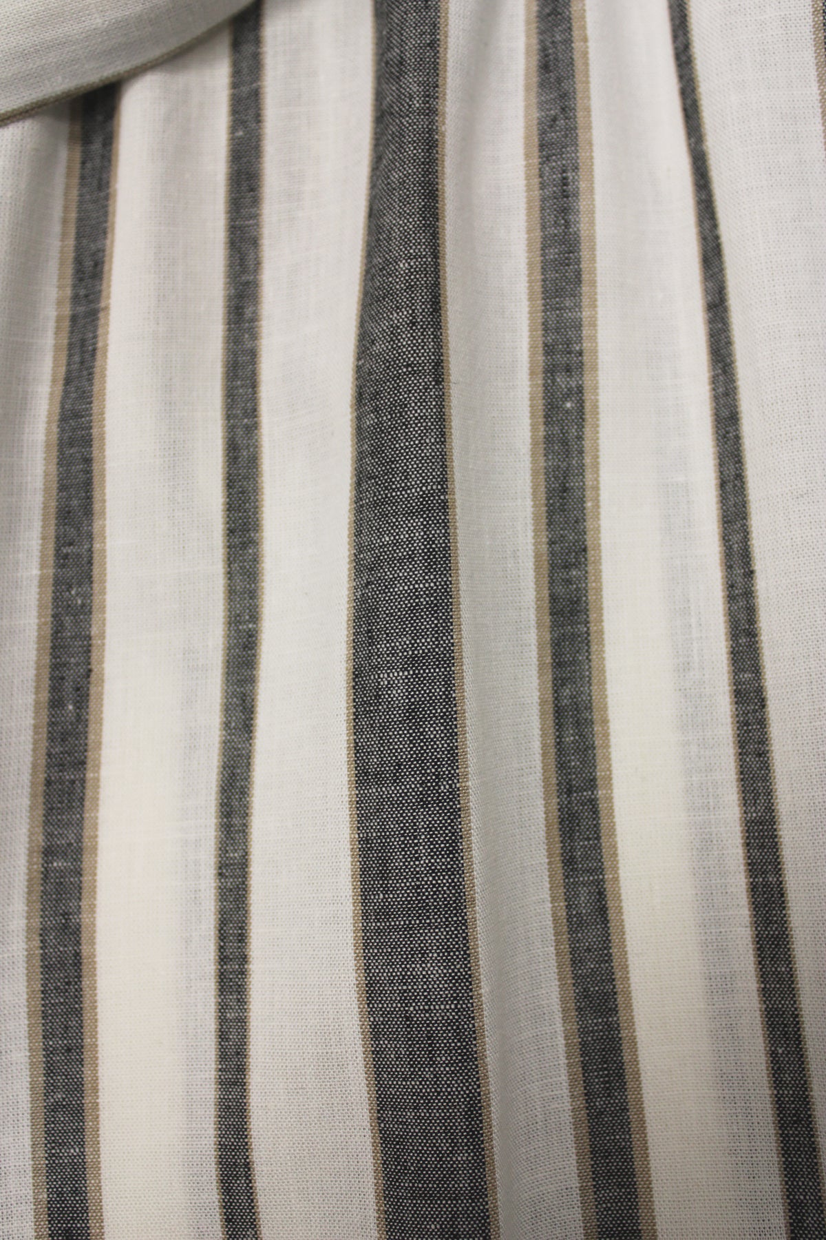 Pantalone a righe irregolari